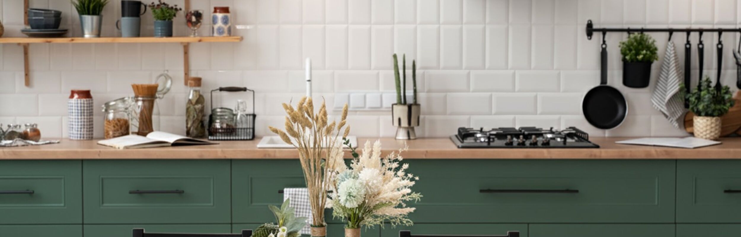 leeres modernes zimmer mit mobeln Grun v2