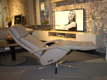 68418bde4496f2a3ab2944b7