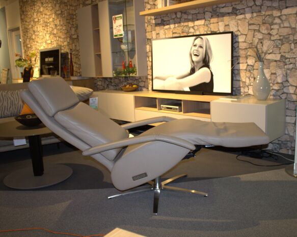 68418bde4496f2a3ab2944b7