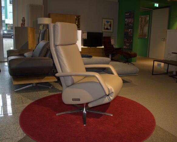 68418bdf4496f2a3ab2944be