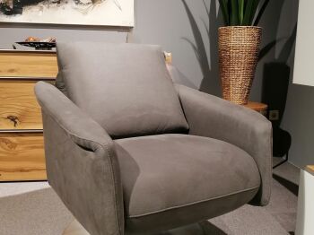 6841a47c4496f2a3ab2958b9