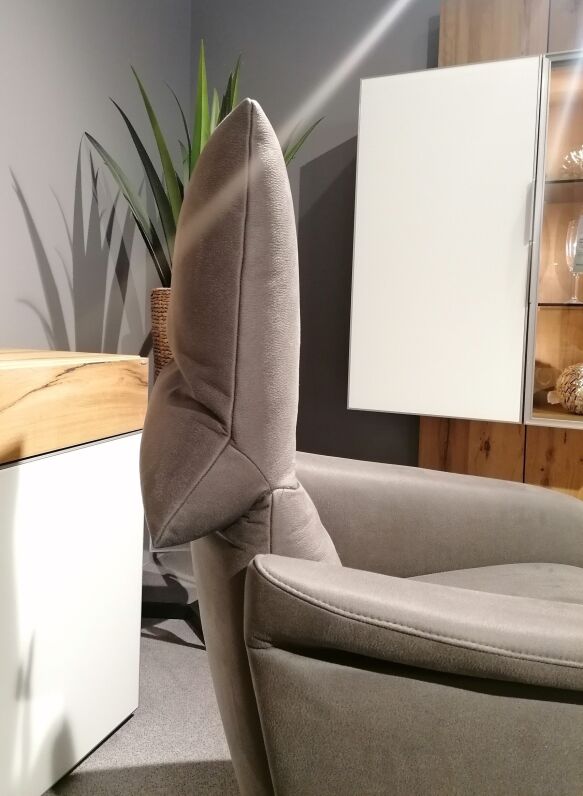 6841a47d4496f2a3ab2958c6