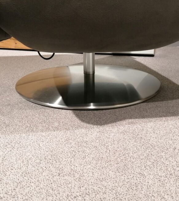 6841a47d4496f2a3ab2958cc