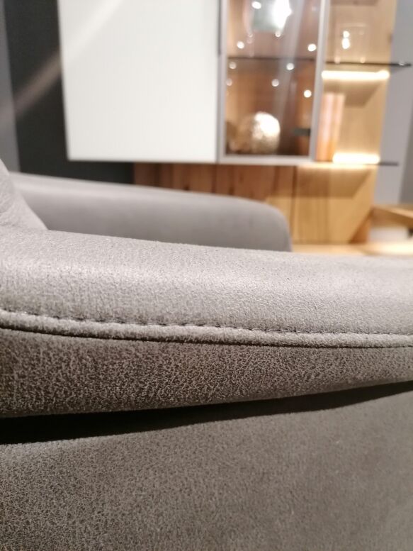 6841a47e4496f2a3ab2958d8