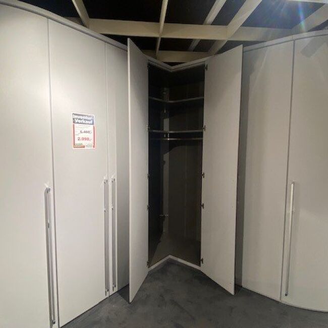 Eckschrank offen