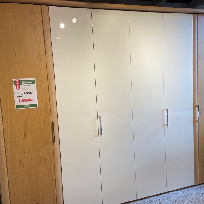 Kleiderschrank 2