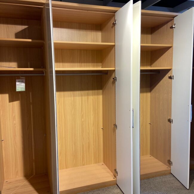 Kleiderschrank 3